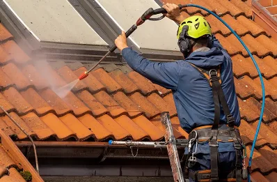 Démoussage et hydrofuge de toiture à Villesiscle